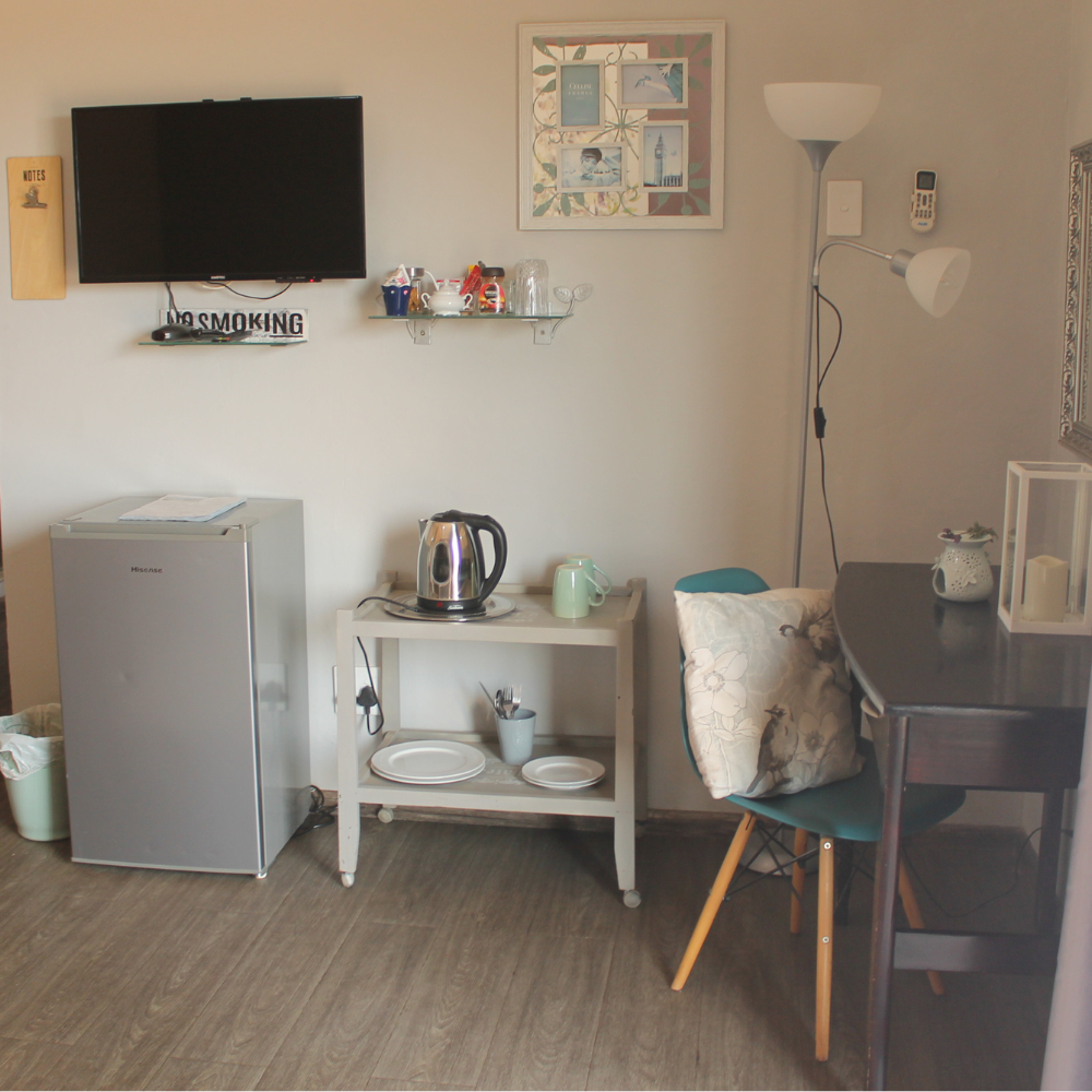 Deluxe Senior Room - Room 2 - Image 4